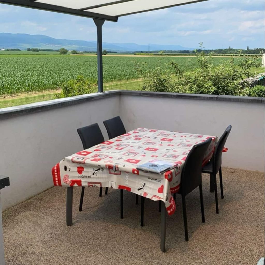 Gîte CIGOGNE avec vue sur le coucher du soleil – à Munwiller en Alsace