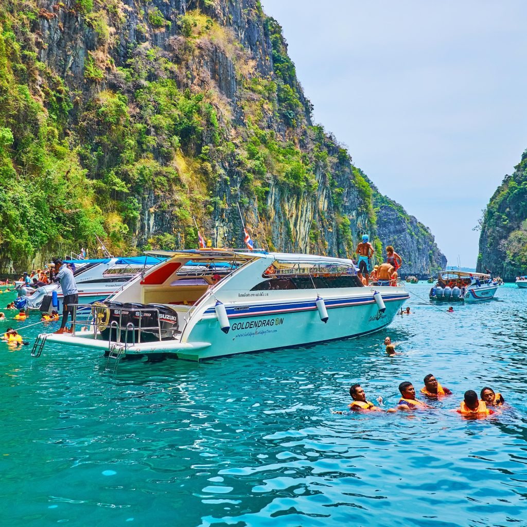 Phuket : une journée  maya bay/don phi phi Kay Island   snorkeling + transfert hotel + buffet repas