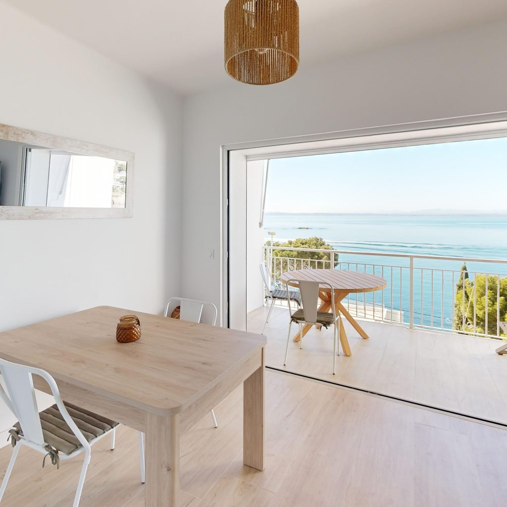 espace repas , vue mer