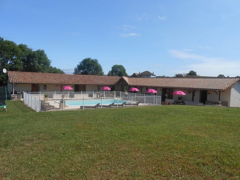 Gîte avec piscine Périgord vert