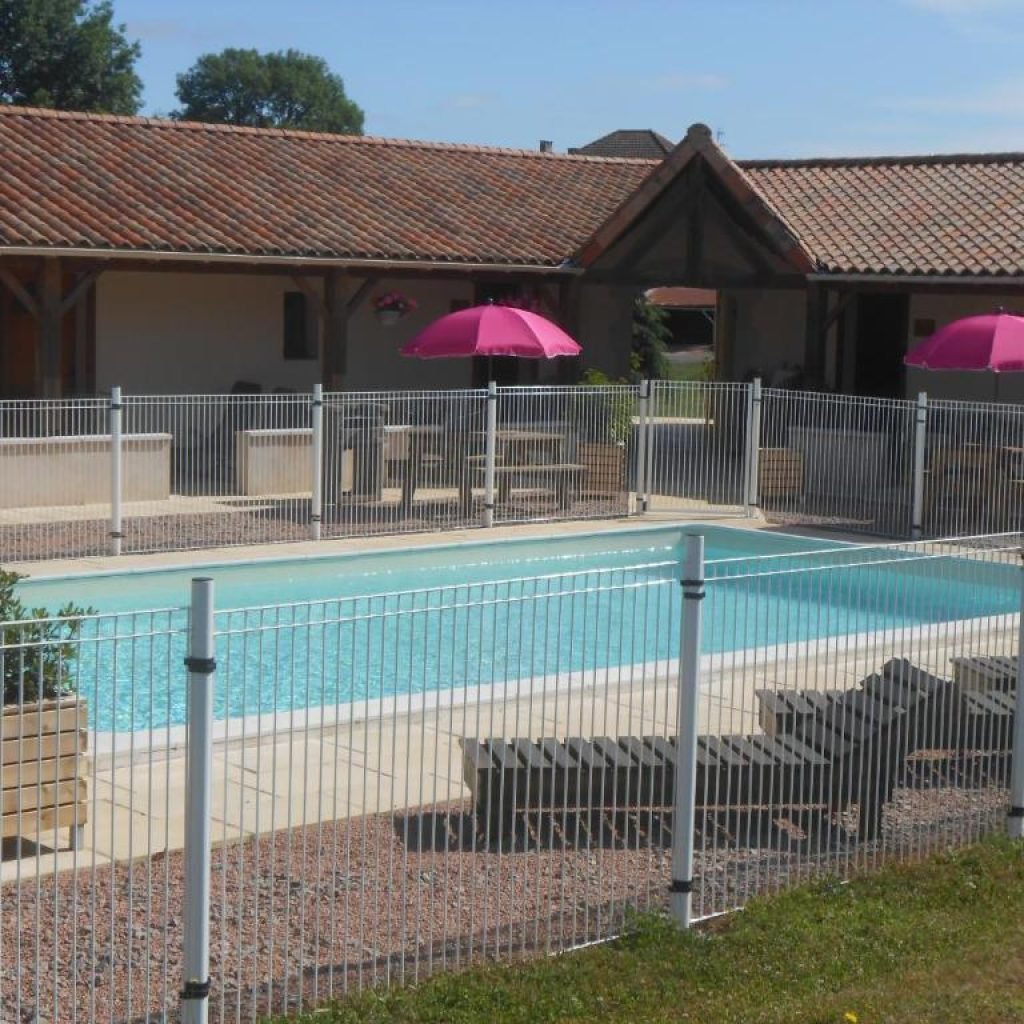Gîte avec piscine Périgord vert