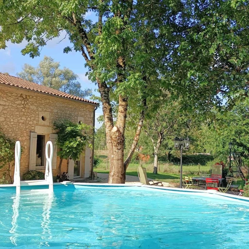 Jolie maison de campagne avec piscine privée entre Lot-et-Garonne et Dordogne