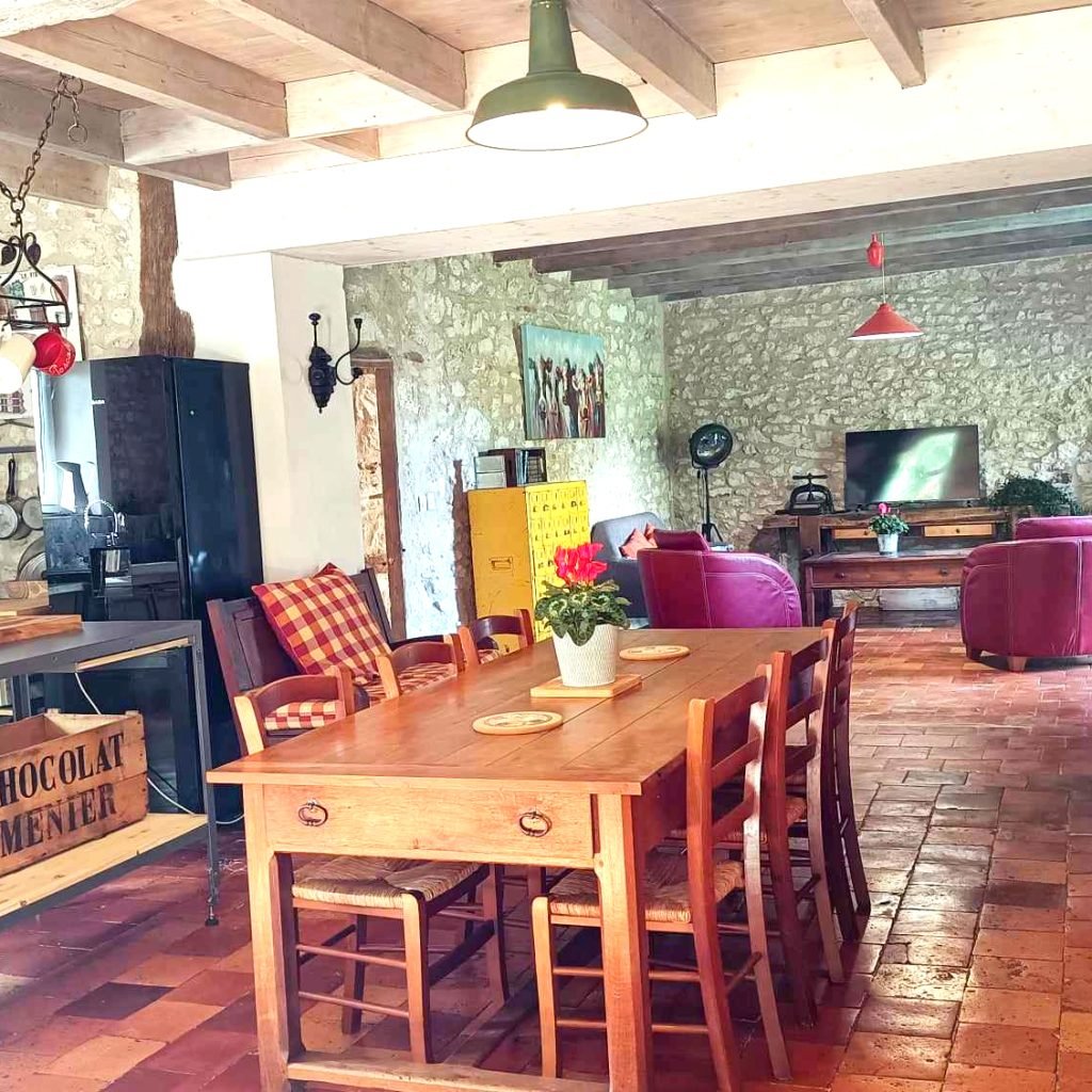 Jolie maison de campagne avec piscine privée entre Lot-et-Garonne et Dordogne